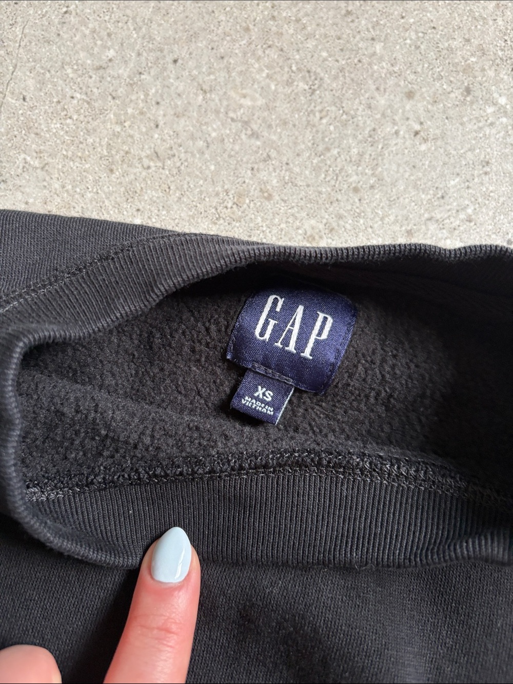 Gap black cropped vintage soft sweatshirt - Picture 2 of 2